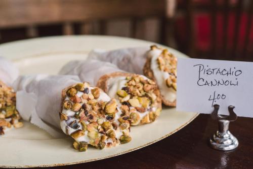 Pistachio Cannoli